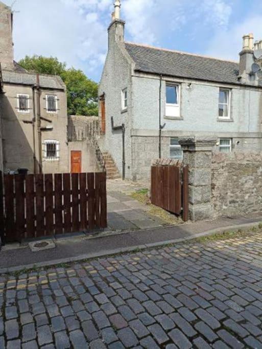 Stylish One Bed Flat With Private Parking Lägenhet Aberdeen Exteriör bild