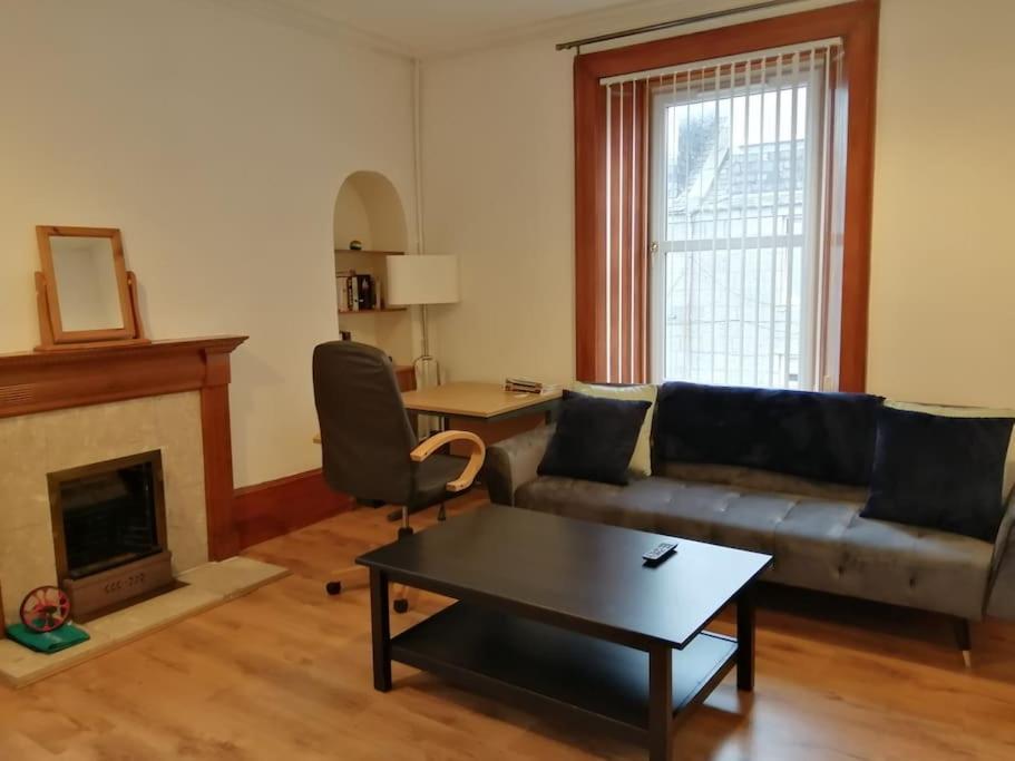 Stylish One Bed Flat With Private Parking Lägenhet Aberdeen Exteriör bild